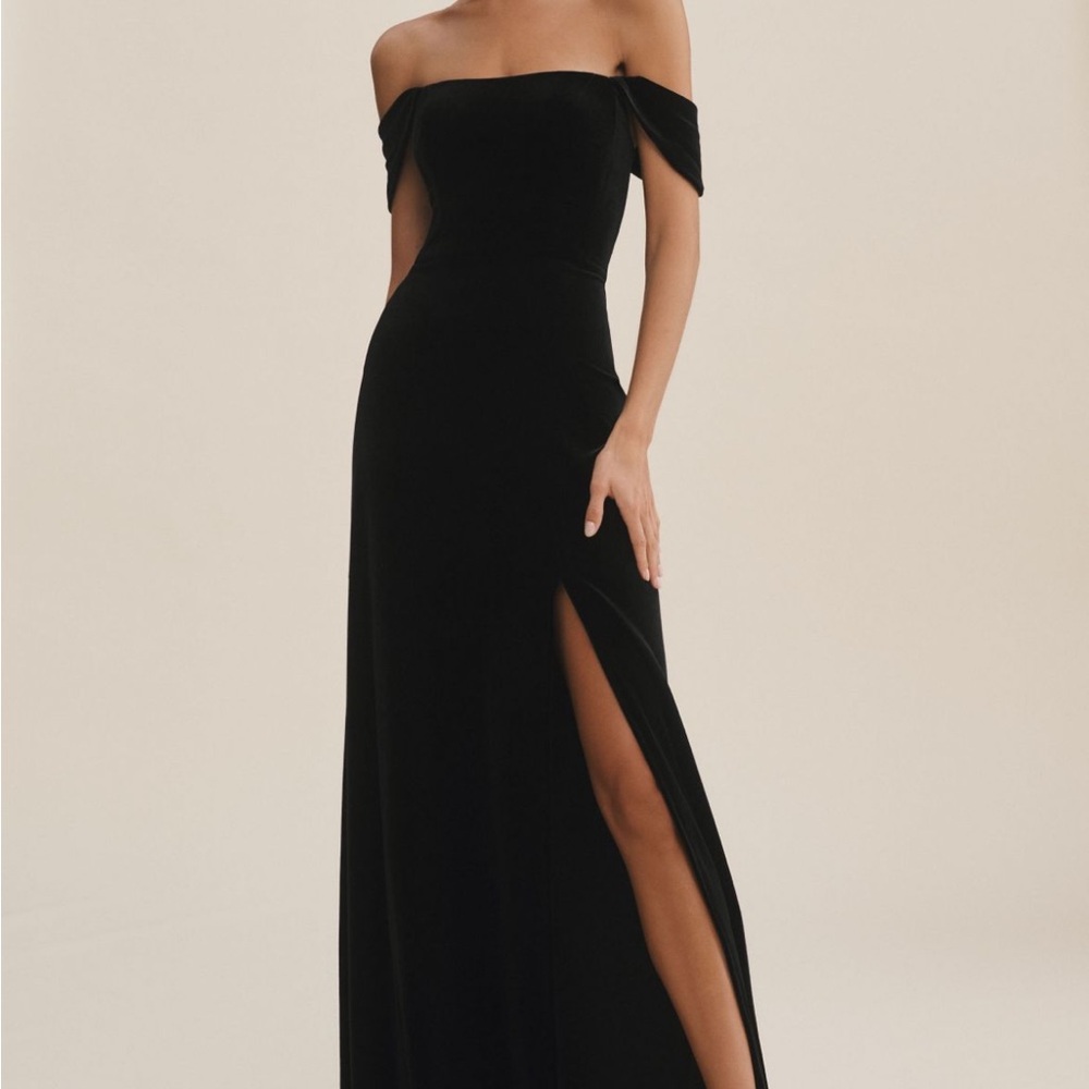 JENNY YOO ISSA OFF-THE-SHOULDER STRETCH VELVET COLUMN GOWN